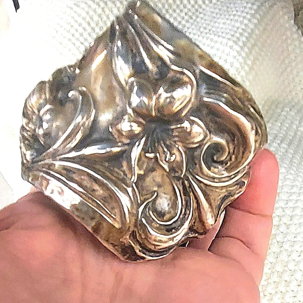 Art Nuovo Silver Cuff Bracelet with Face Motif - Picture 10 of 10